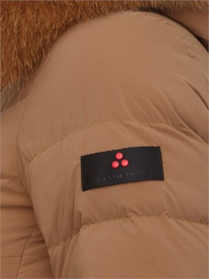 Piumino lungo marrone in piuma naturale Peuterey con collo alto e pelliccia volpe removibile in DONNA