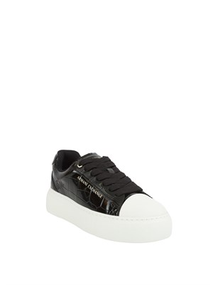 Sneakers donna Emporio Armani in ecopelle nera lucida effetto coccodrillo in DONNA