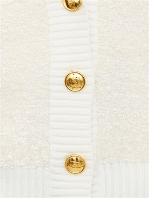 Cardigan Elisabetta Franchi in ciniglia bouclé bianco con bottoni gioiello in DONNA
