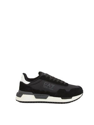 Sneakers uomo EA7 Emporio Armani in tessuto tenico nero con inserti in pelle in UOMO