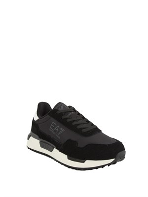 Sneakers uomo EA7 Emporio Armani in tessuto tenico nero con inserti in pelle in UOMO
