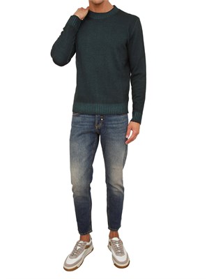 Maglia girocollo Aiace Galassi in pura lana verde con fondi a costine delavÉ in UOMO