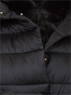 Giubbino Toscana Emme Marella in tessuto nero con cappuccio pelliccia in DONNA