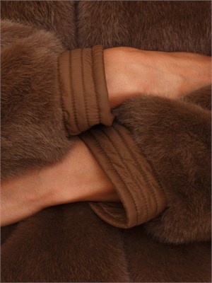 Pelliccia Topaz Emme Marella in tessuto effetto furry marrone in DONNA