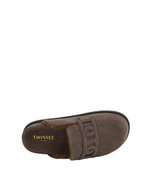 Scarpe mules a ciabatta Twinset effetto camoscio marrone in DONNA