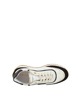 Sneaker Twinset in pelle bianca con inserti neri in DONNA