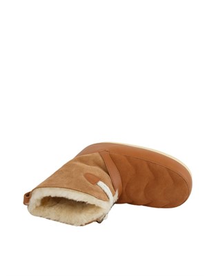 Stivali EVX Igloo Moon Boot in pelle scamosciata marrone e shearling in DONNA