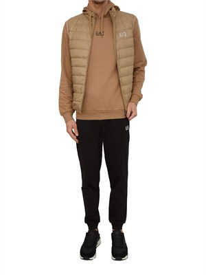 Gilet EA7 Emporio Armani in piuma d'oca e tessuto tecnico beige in UOMO