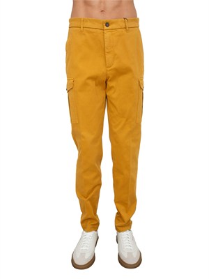 Pantalone Peserico uomo in gabardina di cotone senape in UOMO