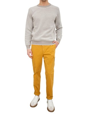 Pantalone Peserico uomo in gabardina di cotone senape in UOMO