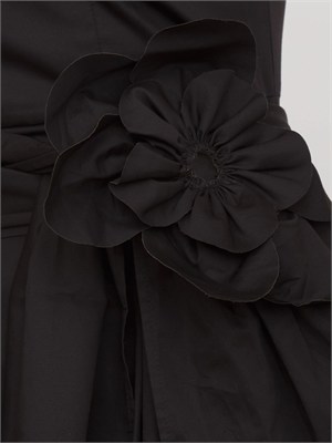 Abito lungo Aron Nenette in cotone nero con fusciacca fiore in DONNA