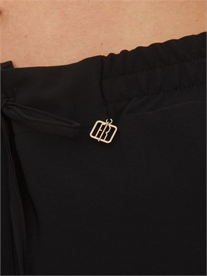 Pantaloni Fracomina in tessuto elasticizzato neri in DONNA