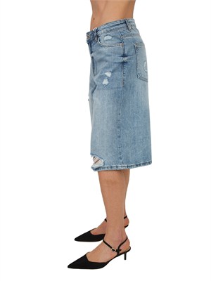 Jeans bermuda Fracomina in denim lavaggio medio e strappi in DONNA