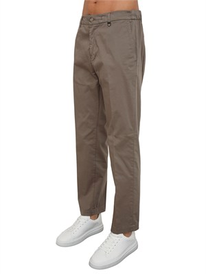 Pantaloni chino Liu Jo uomo in cotone stretch taupe in UOMO