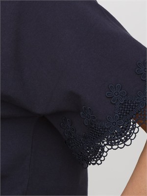 T-shirt Twinset in cotone blu con maniche pizzo in DONNA