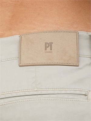Pantaloni chino PT Torino in gabardina stretch blu in UOMO