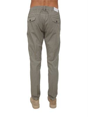 Pantaloni jogger Eleventy uomo in cotone verde in UOMO
