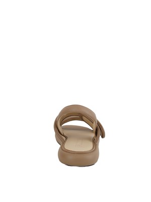 Sandali bassi Fiona Pinko in pelle taupe in DONNA