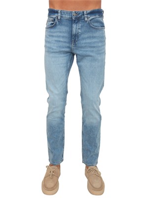 Jeans Boss uomo in denim chiaro effetto used in UOMO