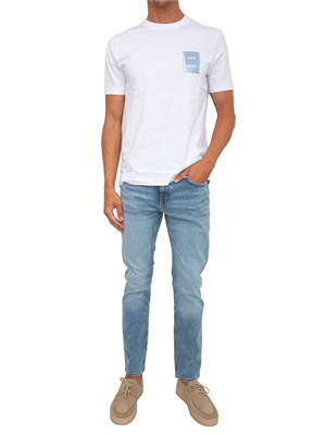 Jeans Boss uomo in denim chiaro effetto used in UOMO