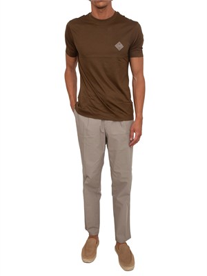 T-shirt Emporio Armani in tessuto marrone con logo in UOMO