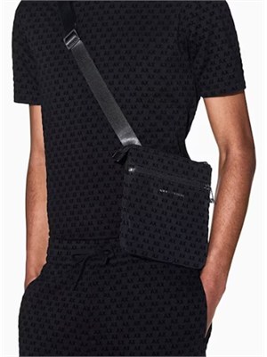 Borsello Armani Exchange in tessuto nero logo all over in UOMO