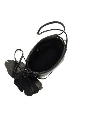 Borsetta Pinko in pelle nera maxi fiore in DONNA